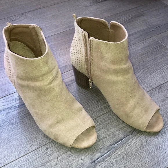 Old Navy Tan Peep Toe Zipper Close Block Heel Booties Size 9 Great Shape - Picture 2 of 8